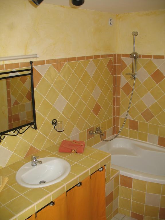 Le Jas Du Gabian Hotel Volonne Екстериор снимка