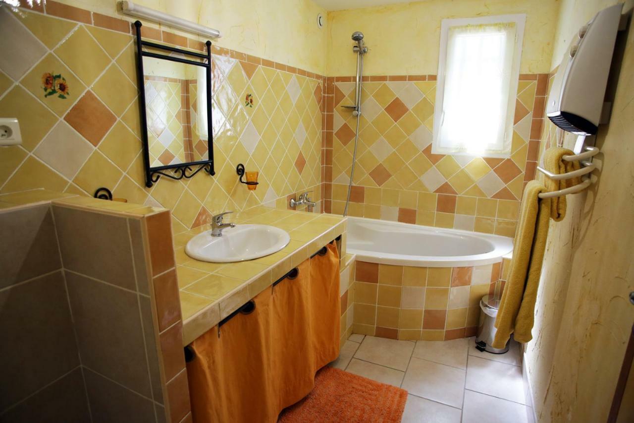 Le Jas Du Gabian Hotel Volonne Екстериор снимка